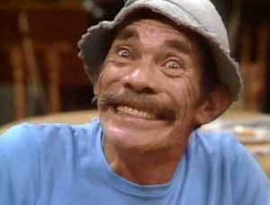 foto do sr. Madruga dando um sorriso sem graça.